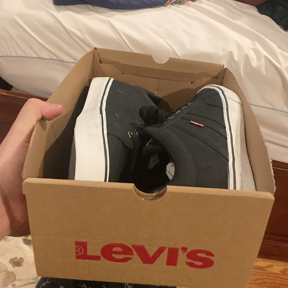 Men’s 13 Levi’s shoes New, Shoe Only